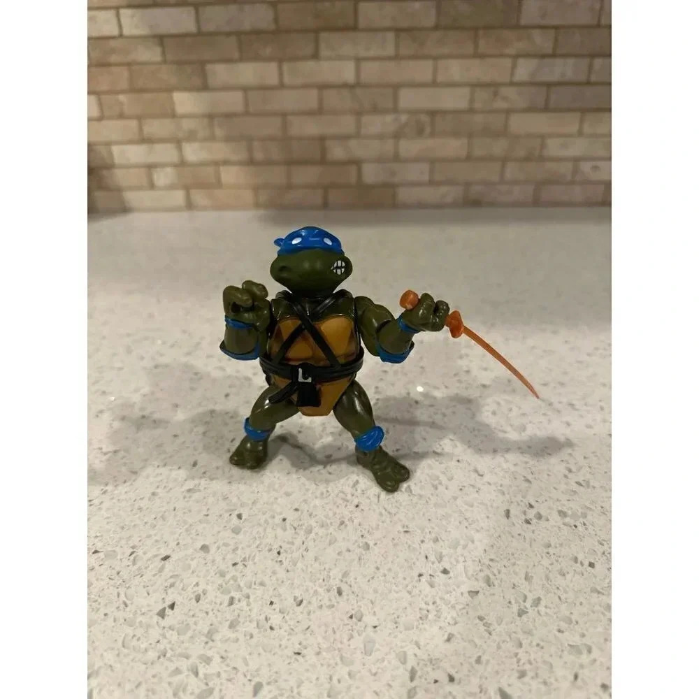 Leonardo TMNT Classic Collection Playmates 2013 Reissue‎ 1988 bk